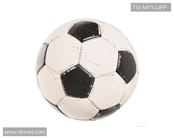 足球巨星的一天:从晨跑到夜晚训练揭秘他们如何平衡生活与职业